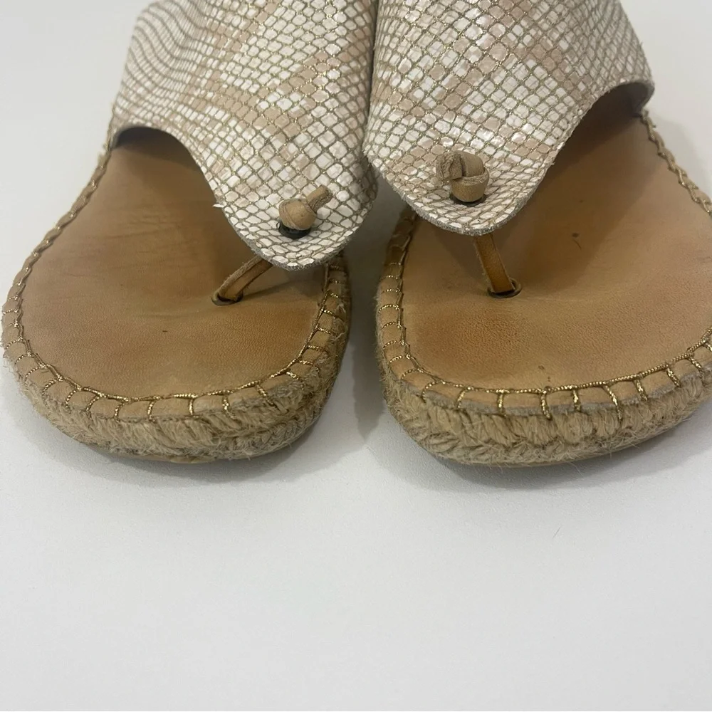 Andre Assous Annette Demi Wedge Metallic Snake Print Thing Sandal Size 40/Size 9